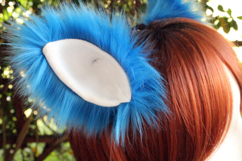  Cat/Fox Clip EarsCobalt ears with white suede. (:See something you like or maybe have a commission 