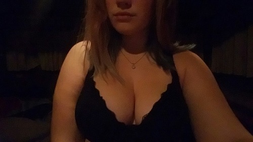 little–princesss:  I’m bored, so here are my boobs