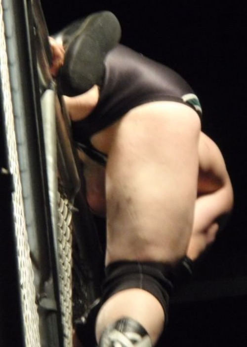 I love this pic…but I don’t really now what I’m suppose to be looking at?!! XD I mean is the pink round thing one of his balls?! I’ve never been so confused and turned on all at once.