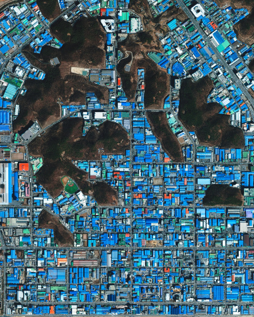 dailyoverview:Choji-dong is a neighborhood of roughly 55,000 people in the city of Ansan, South Kore