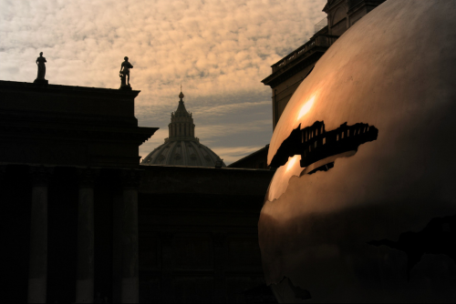 Arnaldo Pomodoro, Musei Vaticani (via Flickr - Eibhilin Crossan)