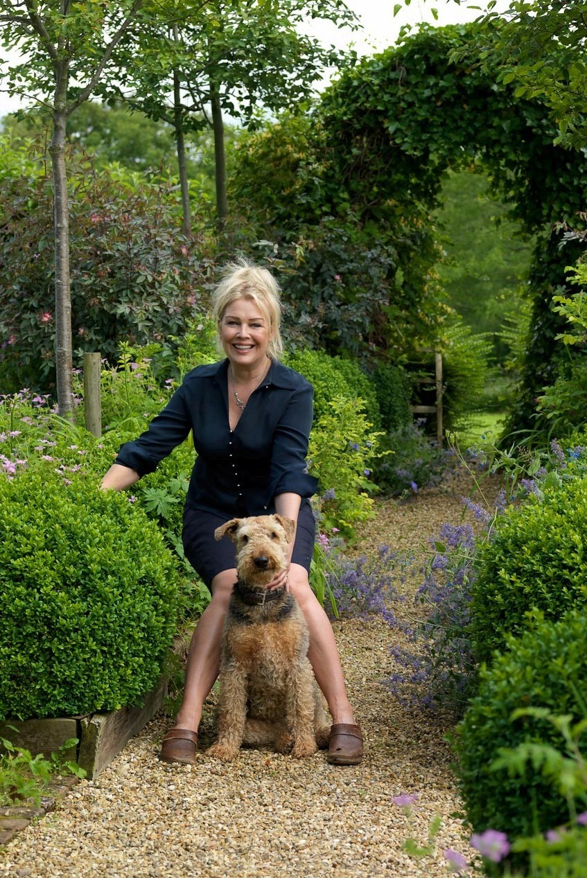 Kim Wilde wearing clogs