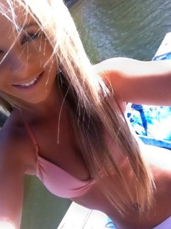 johanashairyhotties:  Hot girl ready to meet