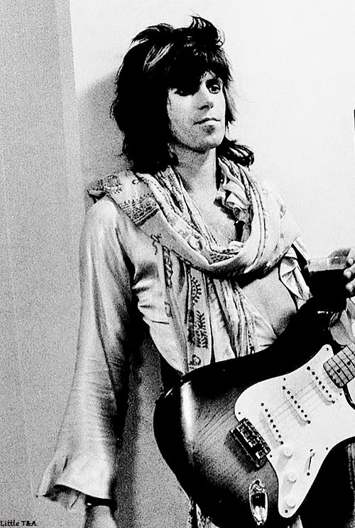 sheismylittlerocknroll: sheismylittlerocknroll: 5/∞ favourite pictures of Keith Richards in th