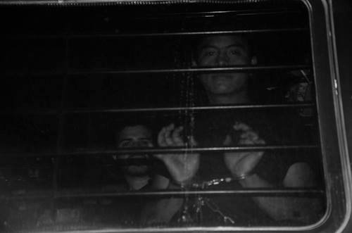 sinidentidades:Powerful Images Of DREAMers Blocking A Bus To Stop The Deportation Of Undocumented Im