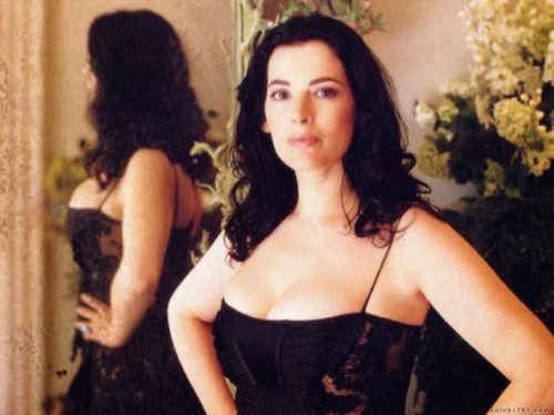 ladies-i-lust: nigella lawson. Voluptuous and Curvaceous chef! UK