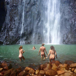 Eisberger:  Nudistshavingfun: Meet Real People As Who Love To Get Naked: Swingers