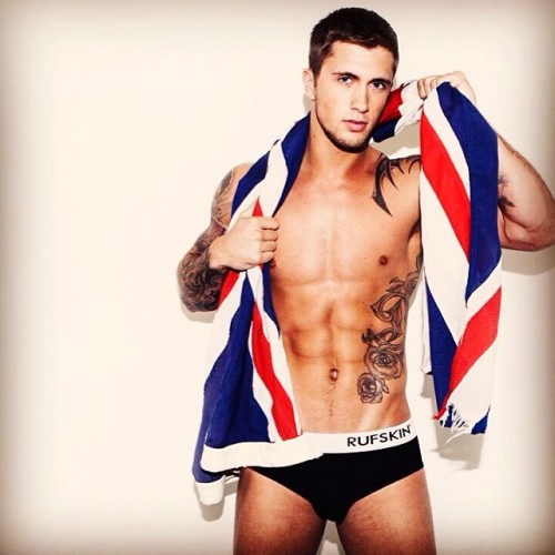 thehottestblokes:  thehottestblokes.tumblr.com 