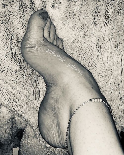 Happy Saturday everyone You’re all amazing . . . . . #higharchfeet #feetlovers #higharches #higharch