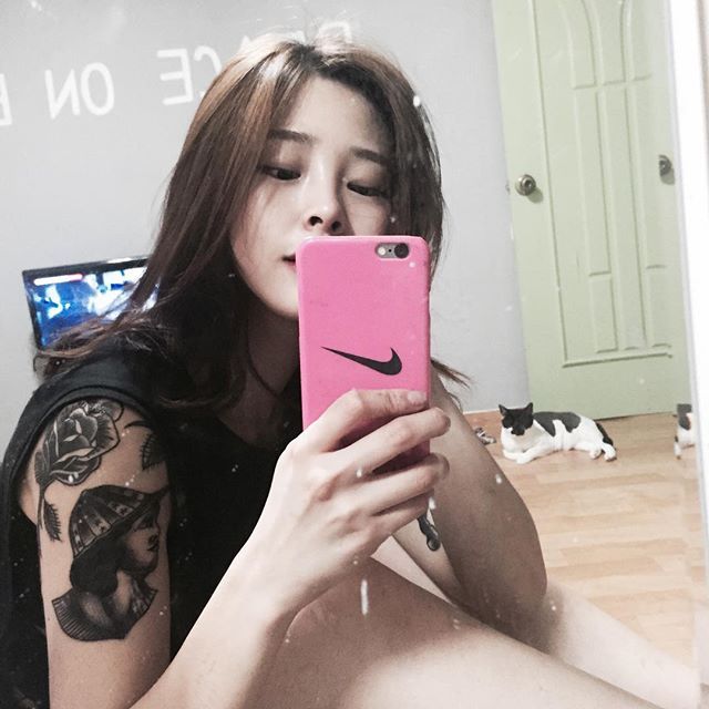 fcknaegyo:  @ lil_j_tattooer 