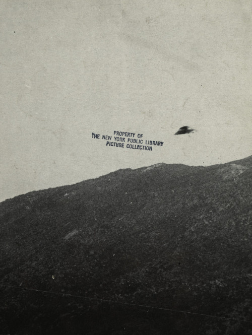 nevver: The truth is out there I thought this was a UFO dragging an inexplicable banner behind it