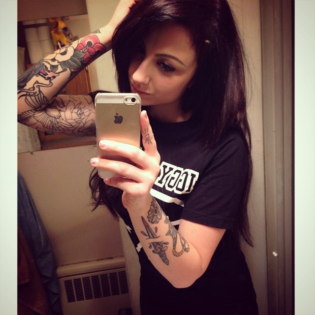steenss:  🙋🐱 #latergram #iggyazalea #girlswithtattoos #girlswithpiercings #tattoos