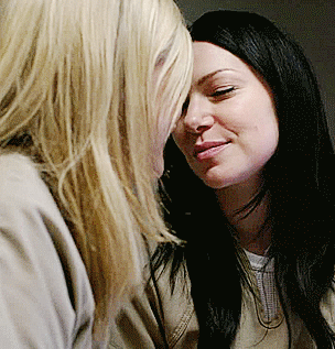 lauraslittlespoon: 3x04 Alex and Piper, 3x11 Alex and Piper