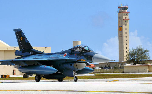 retrowar:  Japan Air Self Defense Force F-2A fighter taxis