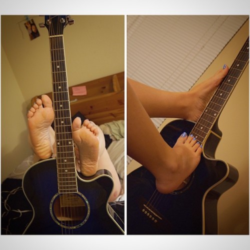 woomico: #Feet #guitar #fetish #soles #toes #pedi #pedicure #blue #arch #footfetish #fj