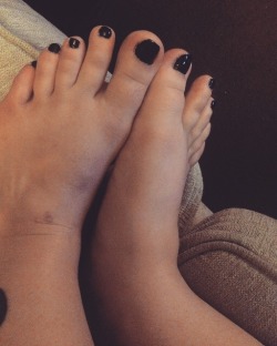 misssierrafantasyfeet:  Went with the tradition black color. What do you think?