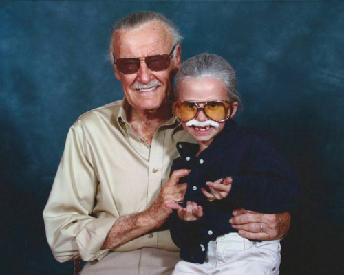 penguinfaery: laughingsquid: Little Girl Dressed as Marvel Comics Legend Stan Lee this is the best p