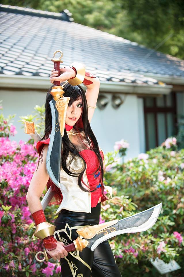 league-of-legends-sexy-girls:  Katarina Cosplay