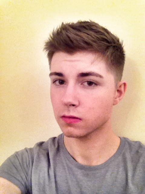 noccor:  When a man gets his hair cut, he must celebrate with a selfie.  