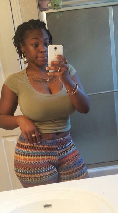 lovethemblacktitties:  phlem-phlam:  ❤️Sucka for BBW's❤️  Sexy curvy chick