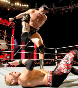 fishbulbsuplex:  Alberto Del Rio vs. Christian