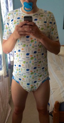 the-littlelittle-lion-boy:  Finally have some time to my self which can only mean one thing: little time!! 😄 Showing off my diapey, I’ve missed wearing so much!