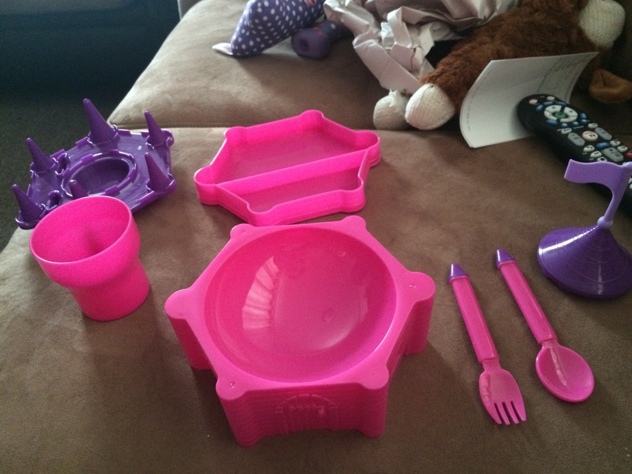 masterslittlebaby:  itty-bitty-button:  Daddy got me the prettiest princess castle…