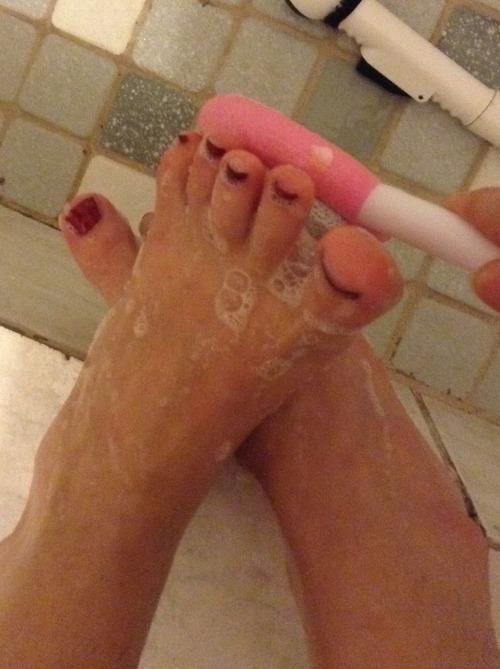 to-the-valley-of-dreams: Got a lollipop foot scrubber! I used it with one of my minty soaps to make 