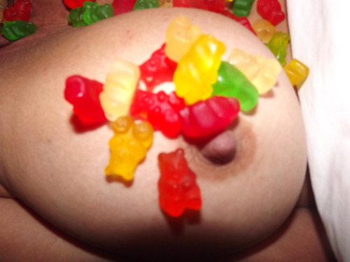 naughtyfunblog:  Yummy Gummy Bears  Mmmm porn pictures