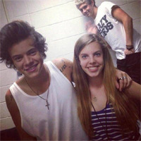 craicthatniall:  i love when niall photobombs pictures
