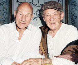 fuckyeahsirpatrickstewart:  what a perfect picture (x)