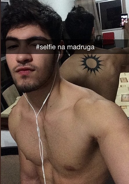 De mil amores, o próprio. 💋