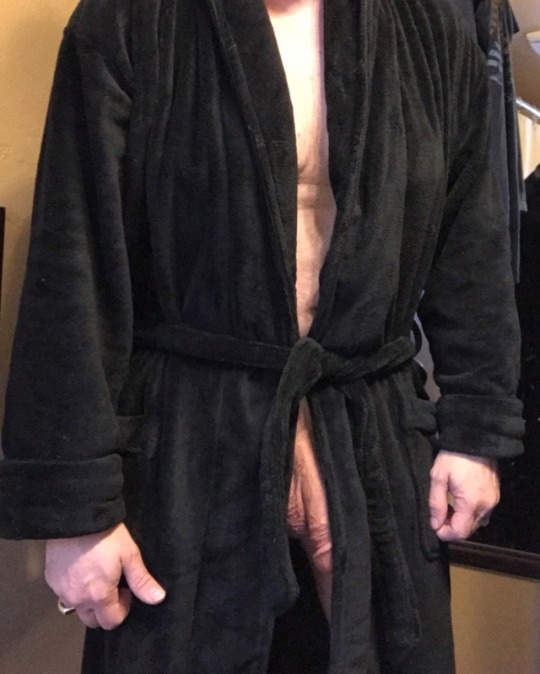 daddy-street-journal-2: markymark-05:    I love it when Dad loosely ties his robe and it slowly opens on its own….. 