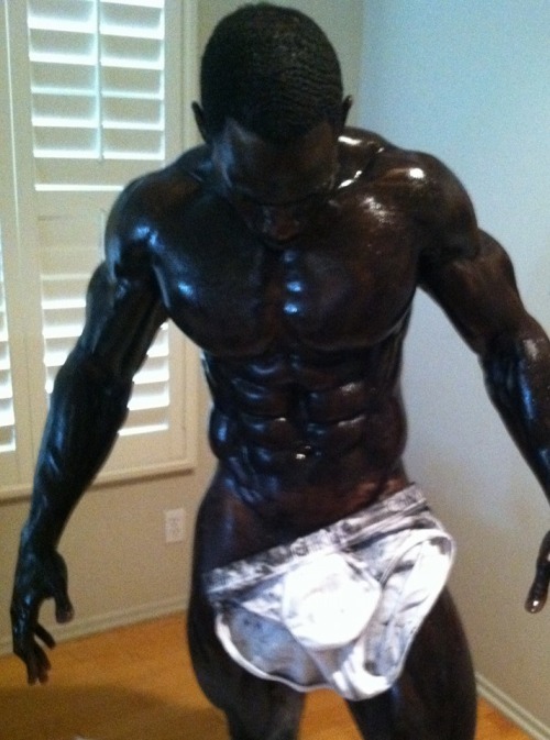theofficialbadboyzclub:  Is that a statue, that body can’t be real