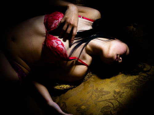 bobbedfetish:  「sins」 Part.10 モデル：大川原路流さん（@MILUC1023）#photography #photoshoot #写真 #ポートレート #縄 #拘束 