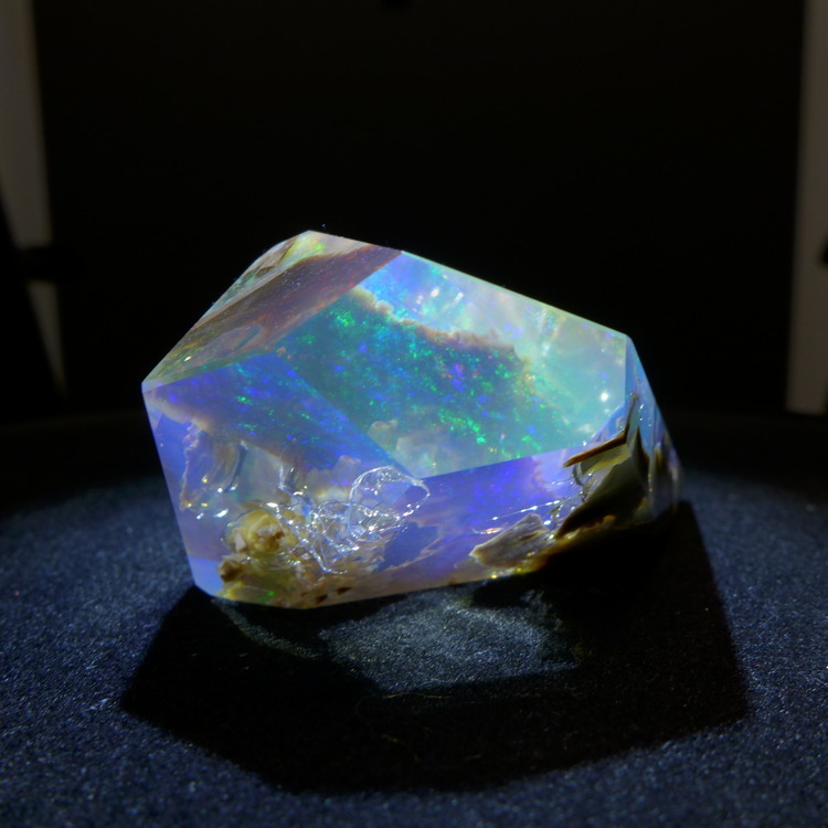 quiet-nymph:  Face up and Contra Luz color play faceted opal from Opal Butte by Inna