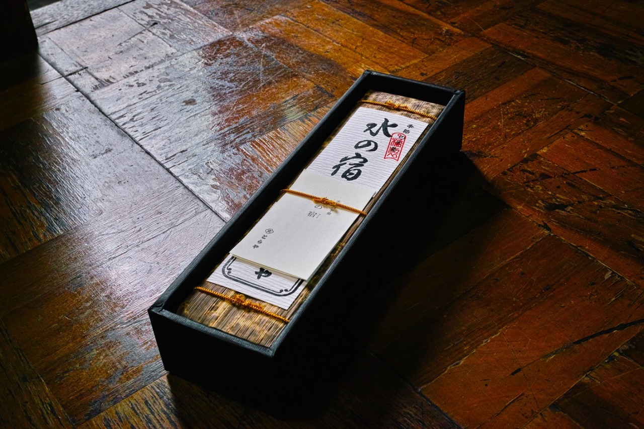 ripplog:  130907_とらや_季節の羊羹_水の宿 季節の羊羹 http://www.toraya-group.co.jp/products/pro08/pro08_002.html