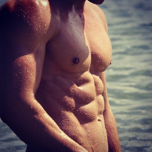 yeahhotguys.tumblr.com