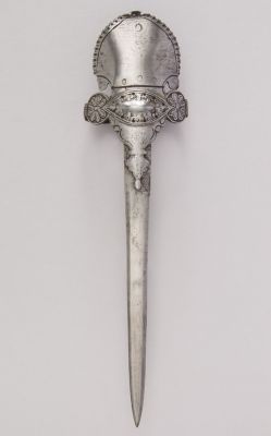 art-of-swords:  Pata Dagger Dated: 18th century Culture: South Indian Medium: steel Measurements: L. 13 3/4 in. (34.9 cm); W. 3 5/8 in. (9.2 cm); Wt. 9.7 oz. (275 g)  Source: Copyright © 2014 The Metropolitan Museum of Art 