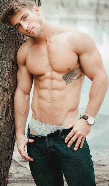damn-hes-hot:  DAMN HE’S HOT! Follow for daily pics of hot men - https://damn-hes-hot.tumblr.com/