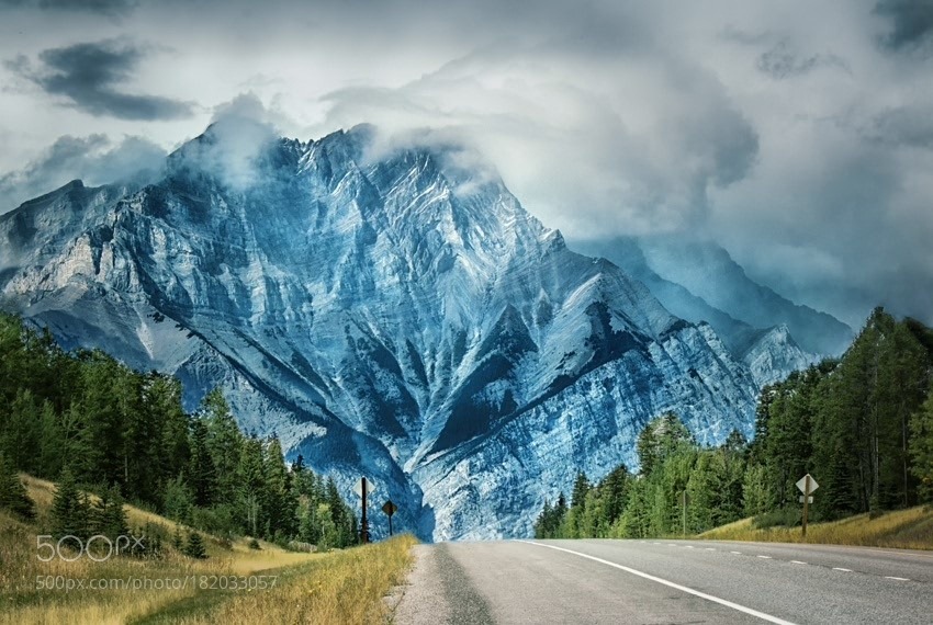 Rockies by hypnoticphotos
found at 500px