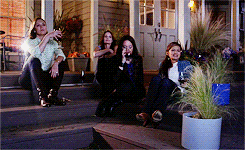 prettylittleliarsbrasil:Pretty Little Wine Moms: the spin-off we never knew we needed.