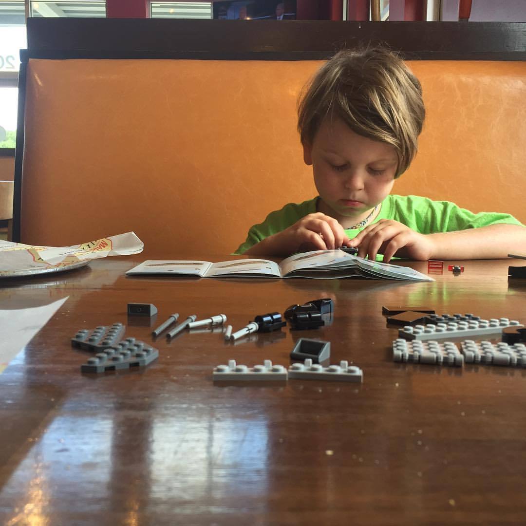 #LegosAndPizza with #judahfinn (at Uncle Maddio’s Pizza Joint Northshore Town Center in Knoxville TN)