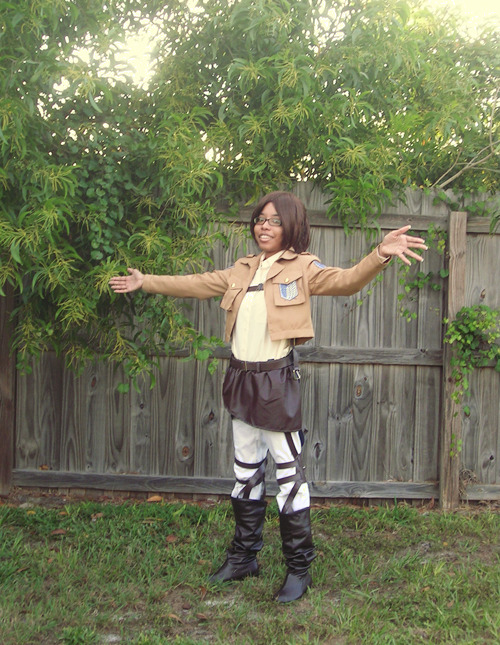 So I felt like cosplaying Hanji today 