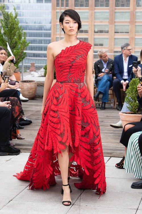 Chiharu Okunugiin OSCAR DE LA RENTA SPRING 2019 READY-TO-WEAR