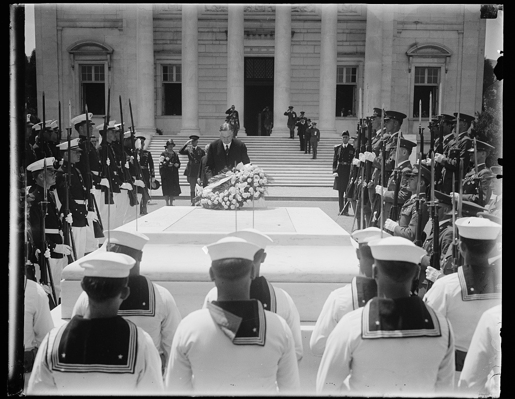 coolchicksfromhistory:
“ The National Capital, led by President and Mrs. Hoover, today, Memorial Day, paid tribute to America’s dead heroes of 4 wars at Arlington National Cemetary. President Hoover is shown placing a wreath on the tomb of America’s...