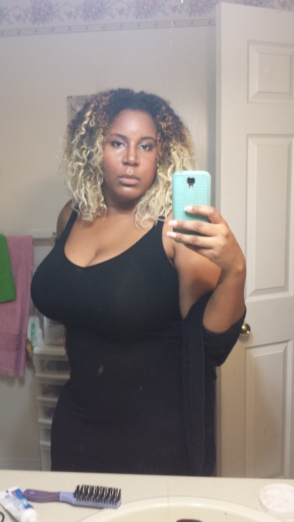 freshest-tittymilk:Shiny face and fucked up hair for #BigGirlAppreciationDay@dynastylnoire