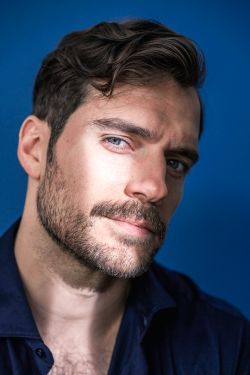 inside-eds-head:henry cavill could fuck me