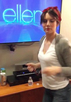 dailytwdcast:  LaurenCohan: good morning! set your dvr’s today for @theellenshow