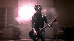 planneds:Billie Joe Armstrong playing guitar during 21 Guns ⇢ Green Day